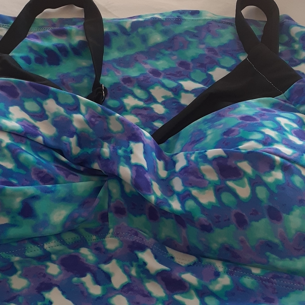 727 Brand New Free Country Twist Top Tankini
